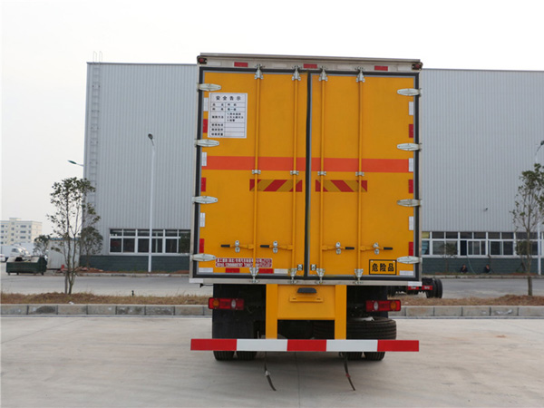 天錦6米2(9.9噸)爆破器材車