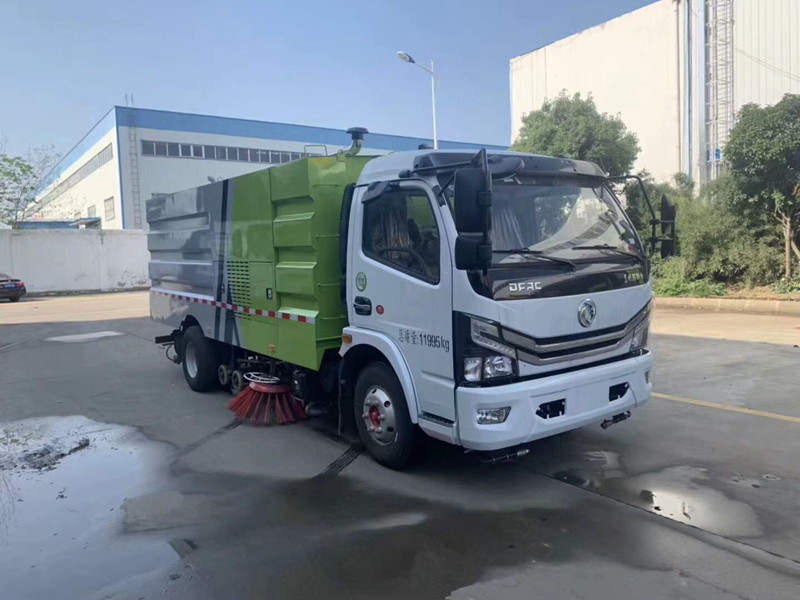 東風大多利卡掃路車(2.5方水罐5方塵罐)