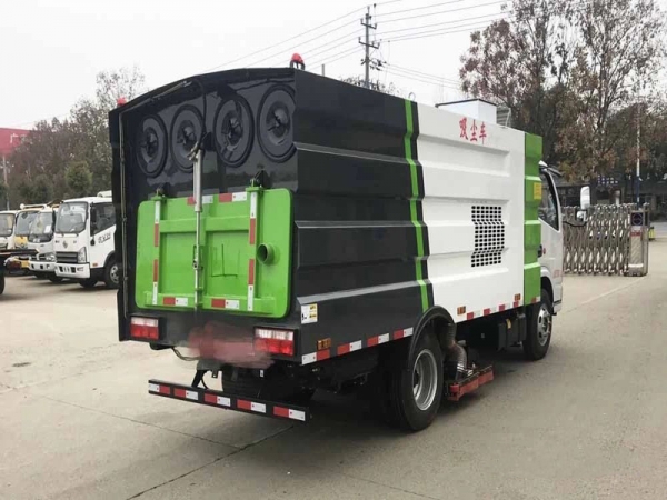 東風(fēng)大多利卡吸塵車(chē)（1.5方水罐6方塵罐）