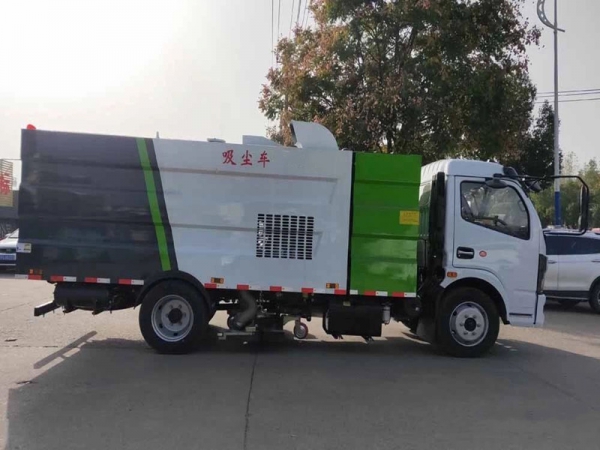 東風(fēng)大多利卡吸塵車(chē)（1.5方水罐6方塵罐）