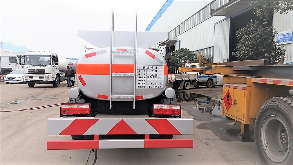 2.5方東風(fēng)小多利卡加油車