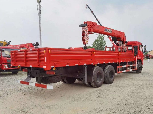 東風D3L后雙橋12噸隨車吊