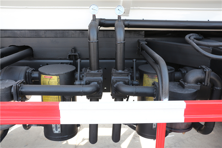 東風153（16方）吸污車