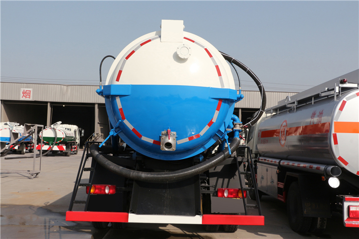 國(guó)五東風(fēng)天錦11方吸污車