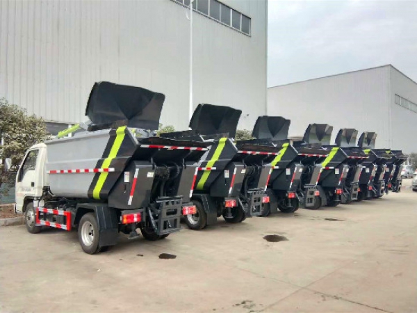 福田小卡3國六4方無泄漏后掛壓縮垃圾車