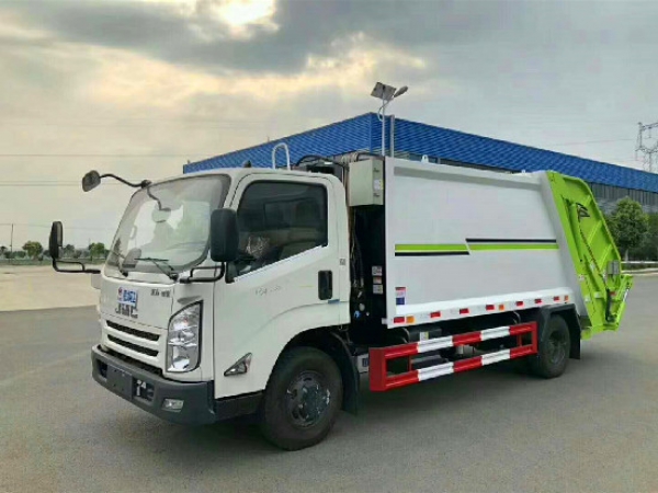 江鈴凱銳國(guó)六8方壓縮式垃圾車(chē)