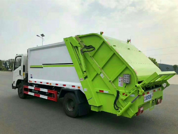 江鈴凱銳國(guó)六8方壓縮式垃圾車(chē)