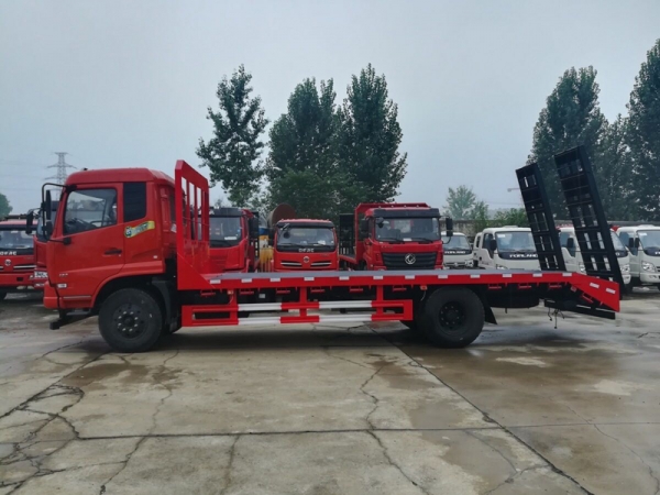 東風(fēng)天錦平板拖車
