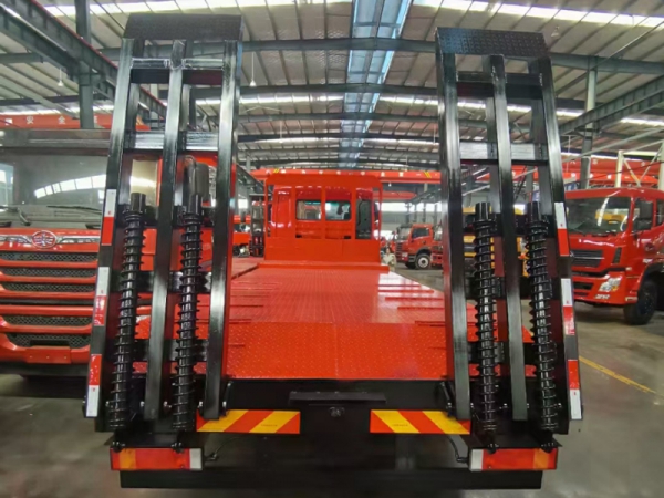 東風D7前四后八平板運輸車