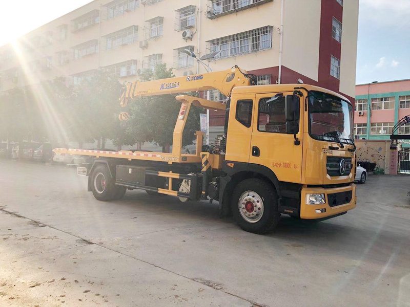 東風(fēng)D9帶吊平板清障車