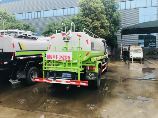 江鈴5噸灑水車(chē)廠(chǎng)家價(jià)格