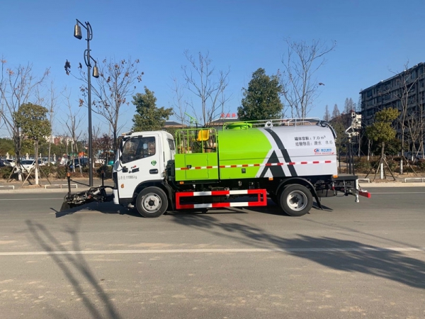 東風多利卡8方道路養護車,清洗車價格