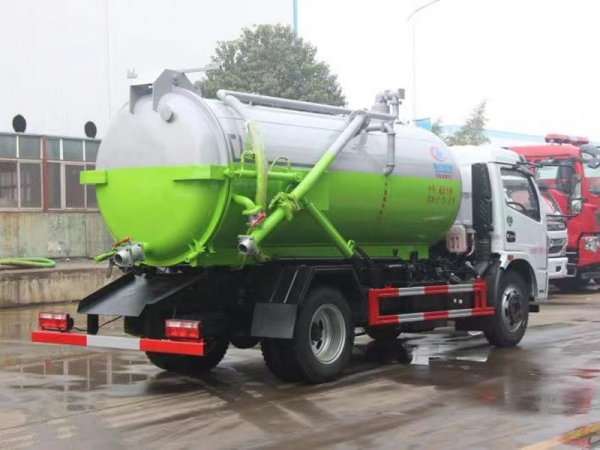 東風(fēng)大多利卡8方吸污車