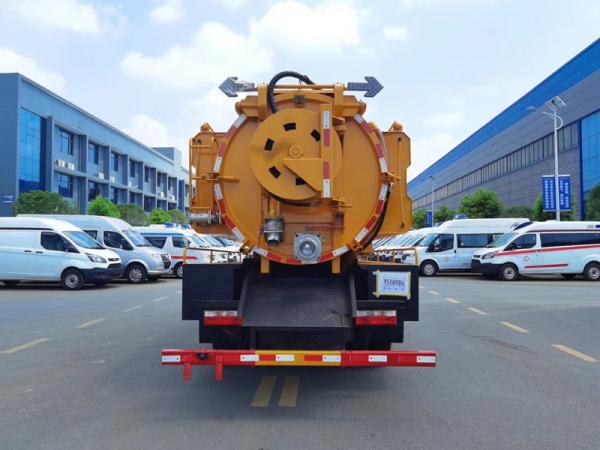 東風福瑞卡12.5方清洗吸污車，聯合疏通車