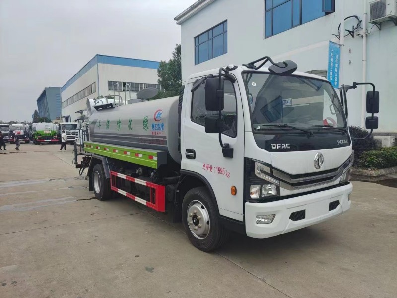 多利卡9噸灑水車30米噴霧車
